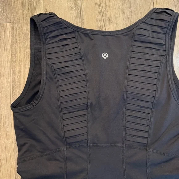 Black Lululemon Pleated Tank Top - Picture 5 of 8